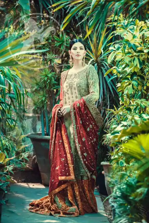 The shirt has been adorned with an embellished neckline. Large embroidered border crafted on hemline. Work border crafted on sides