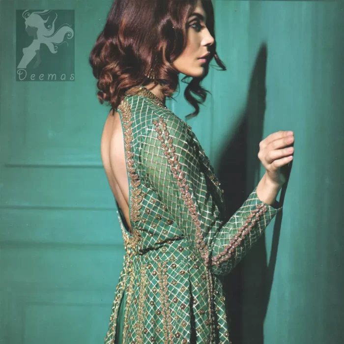 Party wear teal green peplum made with organza. Peplum having beautiful gold and antique hand embellishment. Peplum comes silky tulip and net dupatta.