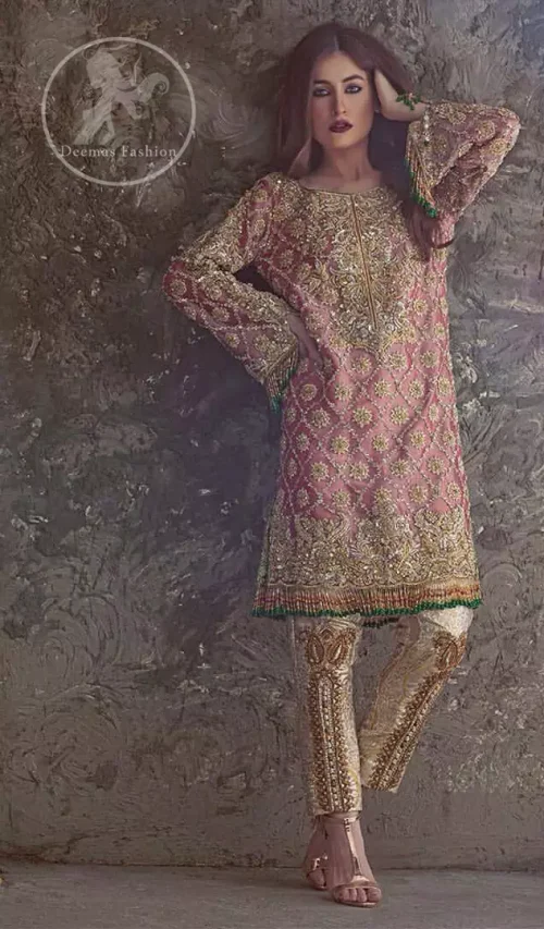 Copper Rose Shirt Vanilla Trousers. It is adorned with a criss-cross design. This shirt is meticulously highlighted with dull golden