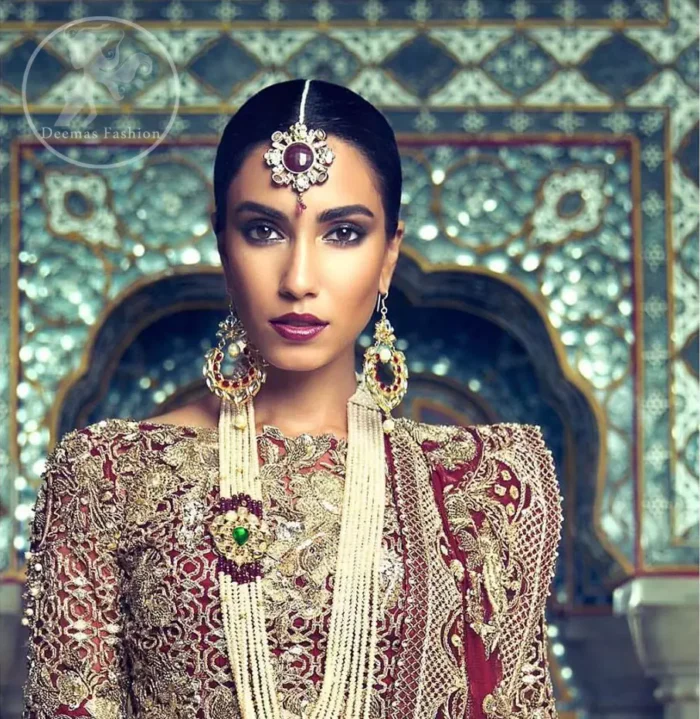 This outfit is meticulously highlighted with antique shaded kora dabka, tilla, sequins and swarovski. This dress is beautifully sculptured with floral embroidery. Shirt is fully embellished. It is artistically coordinated with embellished lehenga. Lehenga is enhanced with floral motifs and fully fully embellished with kora dabka embroidery. It comes with chiffon dupatta, having four sided embellished border and sprinkled with sequins all over it.