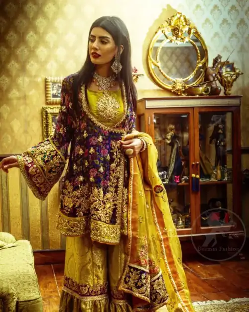 This royal blue angrakha shirt is embellished with resham thread. It is meticulously highlighted with dull golden kora dabka