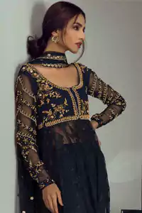 The border on the daman is enhanced with thread embellished floral pattern detailing that instantly draws attention. It comes with matching cigarette pants.