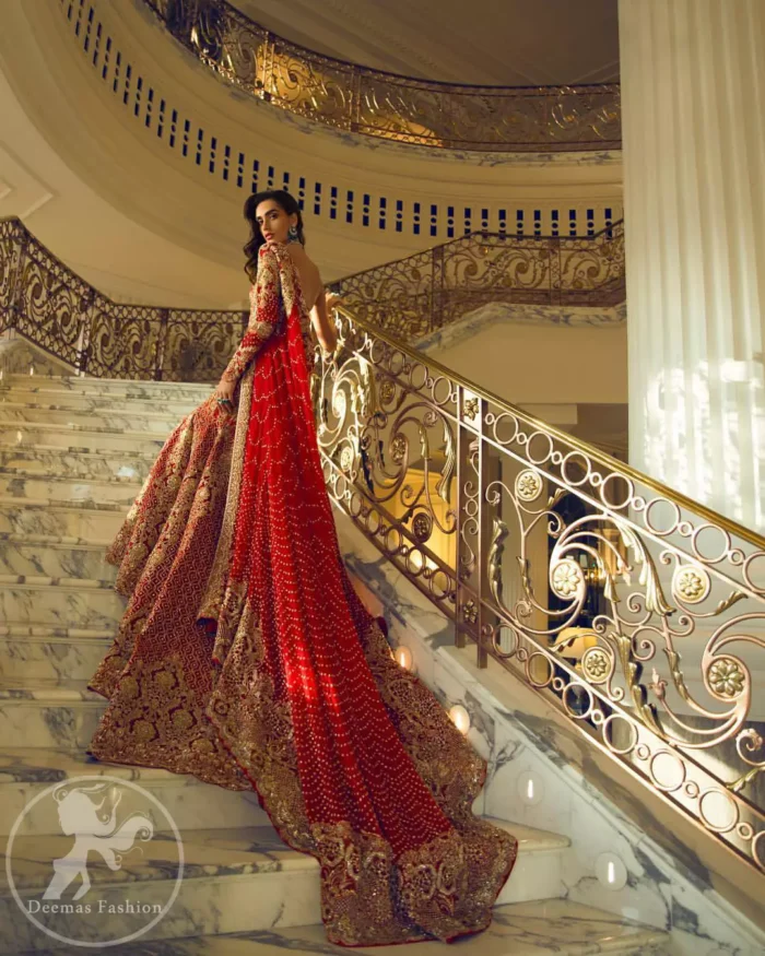 This bridal blouse executing heavily handcrafted art of zardozi. This dress is beautifully decorated with heavy embroidery. It is highlighted with kora, dabka, tilla, sequins and pearls. It comes with an exquisite back trail lehengha with thick embroidered borders to give it a regal look. It is coordinated with chiffon dupatta which is allured with zikzak pattern and four sided embellished scalloped borders.