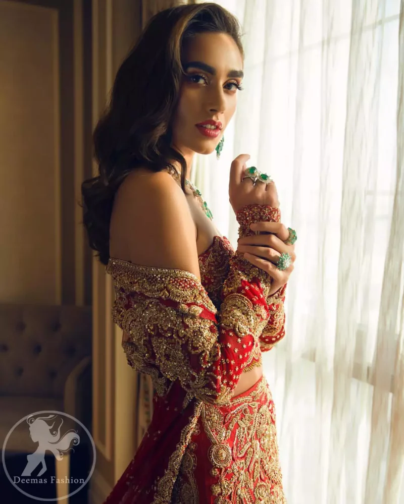 This bridal blouse executing heavily handcrafted art of zardozi. This dress is beautifully decorated with heavy embroidery. It is highlighted with kora, dabka, tilla, sequins and pearls. It comes with an exquisite back trail lehengha with thick embroidered borders to give it a regal look. It is coordinated with chiffon dupatta which is allured with zikzak pattern and four sided embellished scalloped borders.