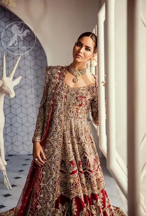 Look alluring in this floor length frock embellished with kora dabka, tilla, swarovsky and pearls. It has intricate embroidered motifs