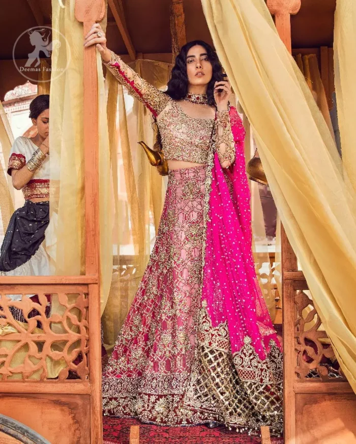 Golden full sleeves choli in kora, dabka, kundan, swarovski and stones intricately embellished. It comes with fully embellished lehengha having appliqued borders all around the hemline. Dupatta is intricately adorned with cutwork borders.It is allured with appliqued borders and delicate tassels which adds to the bling.