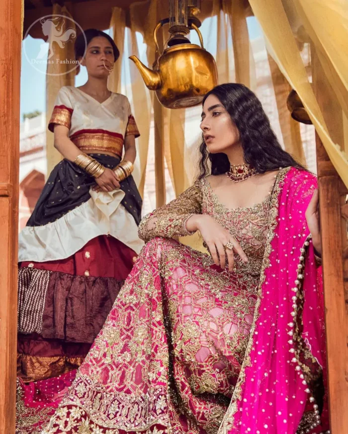 Golden full sleeves choli in kora, dabka, kundan, swarovski and stones intricately embellished. It comes with fully embellished lehengha having appliqued borders all around the hemline. Dupatta is intricately adorned with cutwork borders.It is allured with appliqued borders and delicate tassels which adds to the bling.