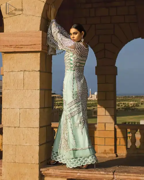 Take a step towards refreshing your wardrobe with aqua front open gown and palazzo pants. This front open gown is
