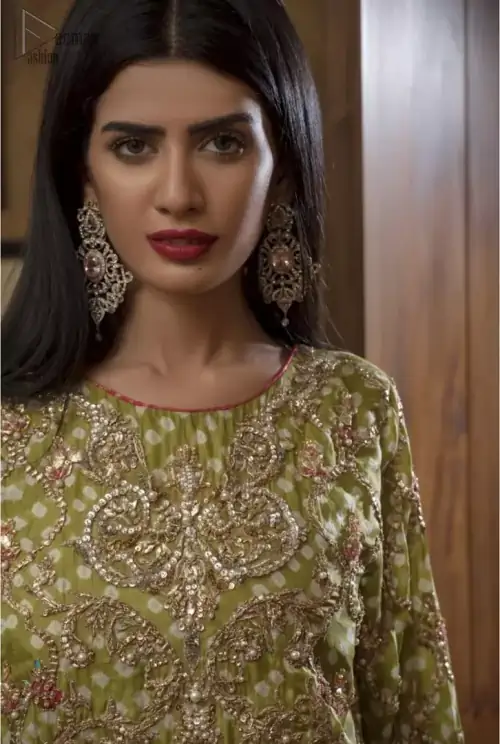 Brighten up your look with this beautiful mehndi dress comes with a beautiful parrot green shirt. This shirt is adorned