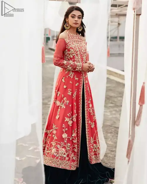 This outfit brings drama and playfulness to traditional frock and Sharara with a modern approach. Drape yourself to perfection for