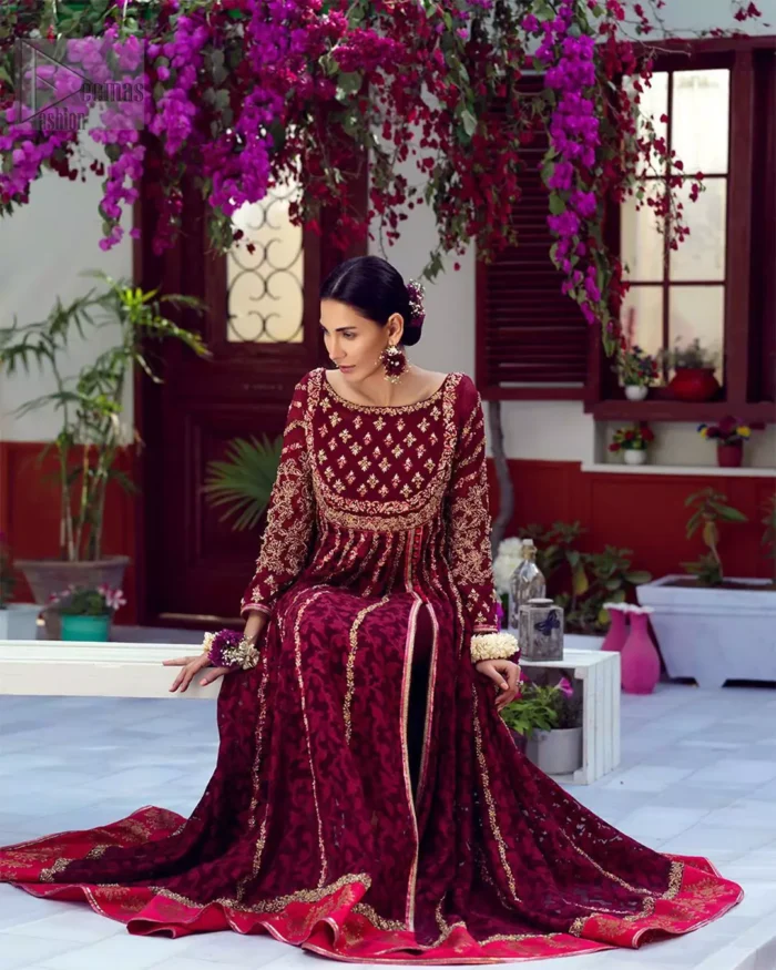 The perfect combination of tradition and class. With a lot of attention to detail, the intricate zardozi work with using glass beading and threads makes the bodice look like nothing but a dream. The tiny floral motifs are also scattered on the bodice. This mehndi outfit is ornamented with vertical embroidered lines and coral applique at the bottom. It comprises with maroon capri pants and coral self fabric dupattta. You are all set to make a lasting impact with the divine royalty of this dress.