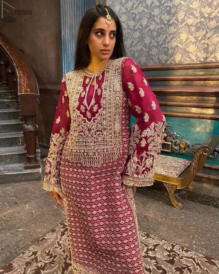 The new season is all about making a statement. An sensational affair so timeless and magnificent, beautifully crafted in hues of golden. Embellishd bodice with zardozi work and bell sleeves adorned with tassels finishing make the outfit more beautiful. Balance the look with bottle green palazzo pants highlighted with embroidered borders at the bottom and red organza dupatta with sequins spray all over. Craftmanship and skills you've never witnessed before.