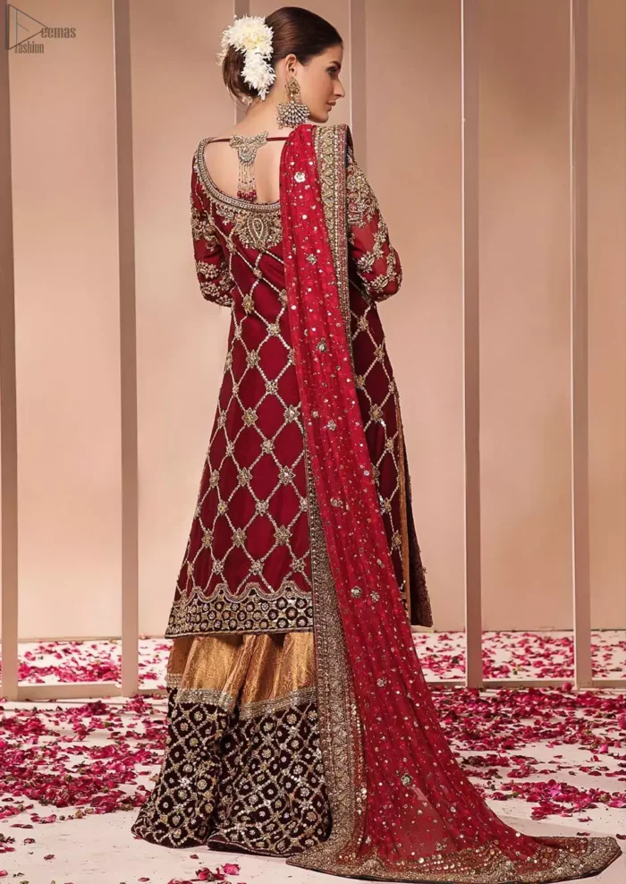 This style-savvy bride totally pulled off our classic bridal wear with an unmatchable grace and giving major bridal goals. The lehenga colour is the perfect feminine and delicate shade with its meticulously crafted fabrication with geometrically embellished border filled with gorgeous tiny floral motifs in it. The shirt is beautifully ornamented with geometrically arranged motifs and intricate details at the bottom. The zardozi embroidery is done in the shade of tan. Pair it up with maroon organza dupatta adorned with sterling sequences and four-sided embellished borders to give it a regal look.