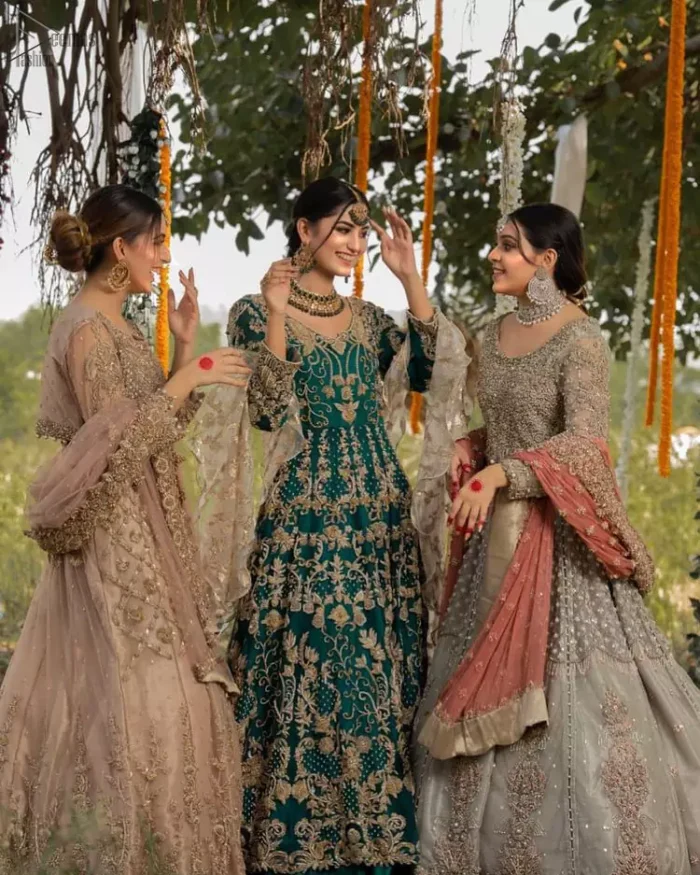 The new season is all about making a statement. Unique craftsmanship and detailed embellishments bring heavenly hued gossamer fabrics to life. Add a charm to your mehndi with an intricately golden embellished bodice and motifs all around the flare on sea green canvas of organza. Daaman is elegantly decorated with embroidered golden floral bootis, sprinkled sequins and beautiful craftsmanship. Pair it up with sea-green sharara having delicate details at the bottom instantly draws attention. To complete the look, go with ivory brocade dupatta.