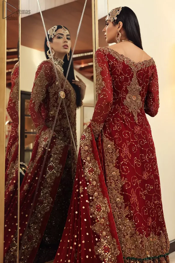 Maroon bridal wear long shirt, appliqued Gharara and matching heavily embroidered dupatta. We will make you believe in fairy-tales! Ethereal handcrafted luxe ensemble, fit for a princess glammed out with gorgeous layers of hand-embroidered details, timeless silhouette and dreamy embellishment. The outfit is finished with beautiful maroon organza gharara having appliqued embroidery below the gott. This colourful gharara having thick embroidery borders gives it a regal look.