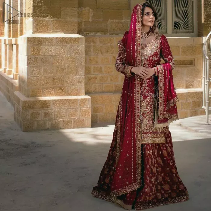 Style up on your big day with Deemas Fashion's meritorious crimson Lehenga. Designed with a round neckline, the shirt is full-sleeved which enhances its traditional magnificence.