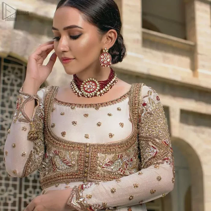 Exceptionally styled and symphonized stitching makes you gorgeous enough that it would surely make your big days remembering one. The Ivory Pishwas Frock is a true beauty when it comes to the work of perfection. Latest Nikah Dress - Ivory Pishwas Frock n Dupatta.