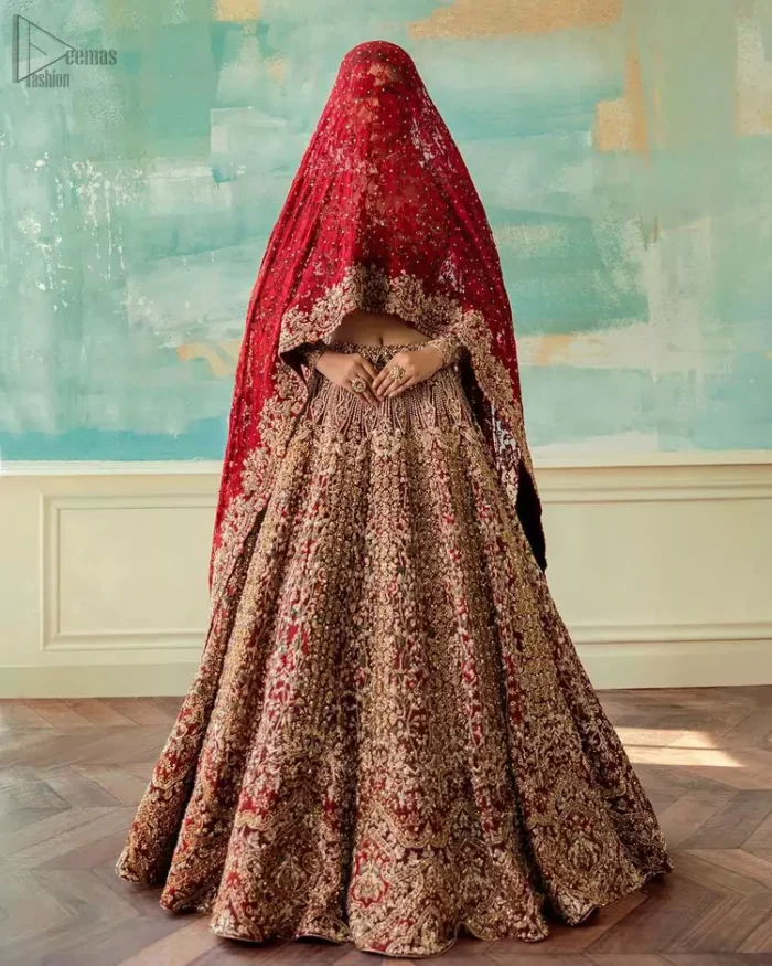 Come up with something fab on your wedding day, with a meritorious Red Lehenga Blouse. A full-sleeved attire made with pure organza follows a beautiful light golden embroidery under a stylish sweetheart neckline. This mesmerizing dress would fulfil your expectations on your reception day. Pakistani Bridal Wear - Red Sweetheart Neckline Blouse n Lehenga.