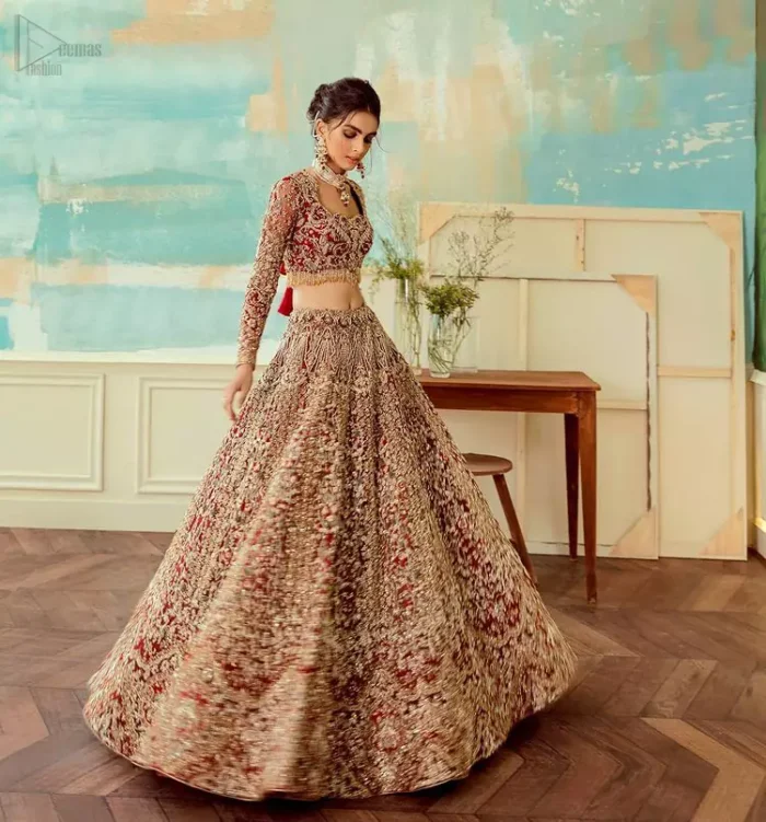 Come up with something fab on your wedding day, with a meritorious Red Lehenga Blouse. A full-sleeved attire made with pure organza follows a beautiful light golden embroidery under a stylish sweetheart neckline. This mesmerizing dress would fulfil your expectations on your reception day. Pakistani Bridal Wear - Red Sweetheart Neckline Blouse n Lehenga.