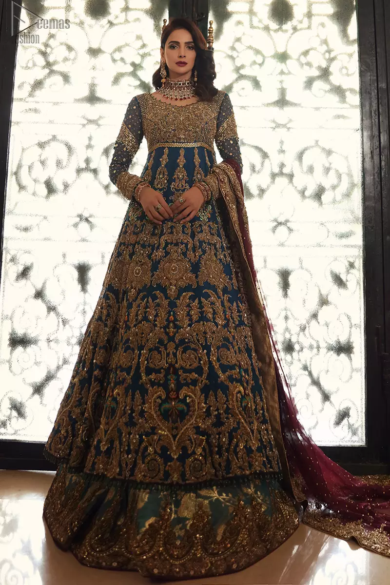 Style exquisitely with Teal Lehenga Pishwas on your Nikkah or Walima. The dress accompanies a fascinating Maroon dupatta.