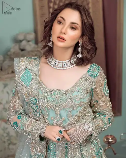 This style-savvy bride totally pulled off our classic bridal wear with unmatchable grace-giving major bridal goals. Featuring beautiful handwork, this