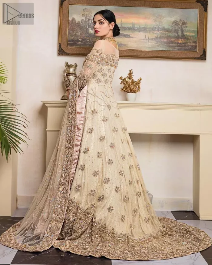 The dress code includes a stunning maxi made of elegant organza, a fabulous churidar pyjama made with raw silk to feel comfortable and charming as well, and an organza dupatta.