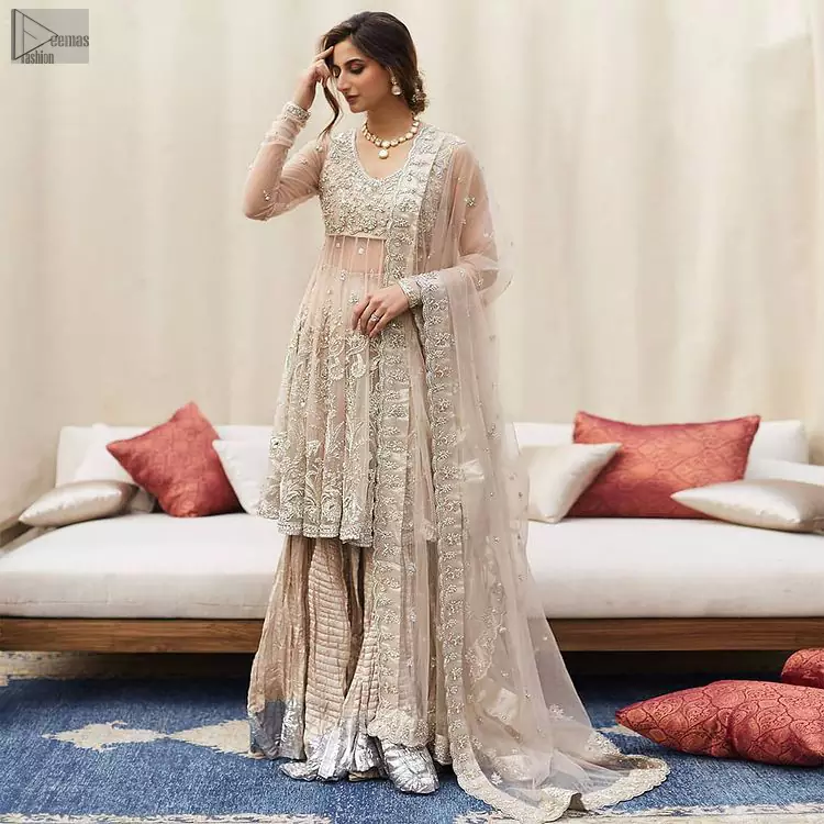 Your aesthetic evening party deserves a little extra treat with your guests admiring you in a Light Fawn Peplum Dupatta. Light Fawn Peplum Dupatta – Crushed Sharara.