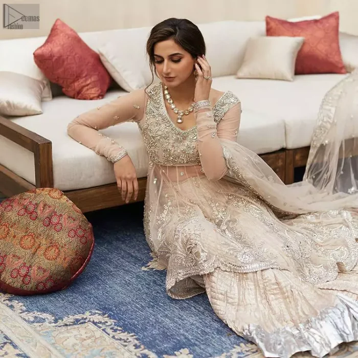 Your aesthetic evening party deserves a little extra treat with your guests admiring you in a Light Fawn Peplum Dupatta. Light Fawn Peplum Dupatta – Crushed Sharara.