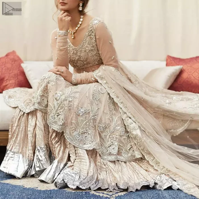 Your aesthetic evening party deserves a little extra treat with your guests admiring you in a Light Fawn Peplum Dupatta. Light Fawn Peplum Dupatta – Crushed Sharara.