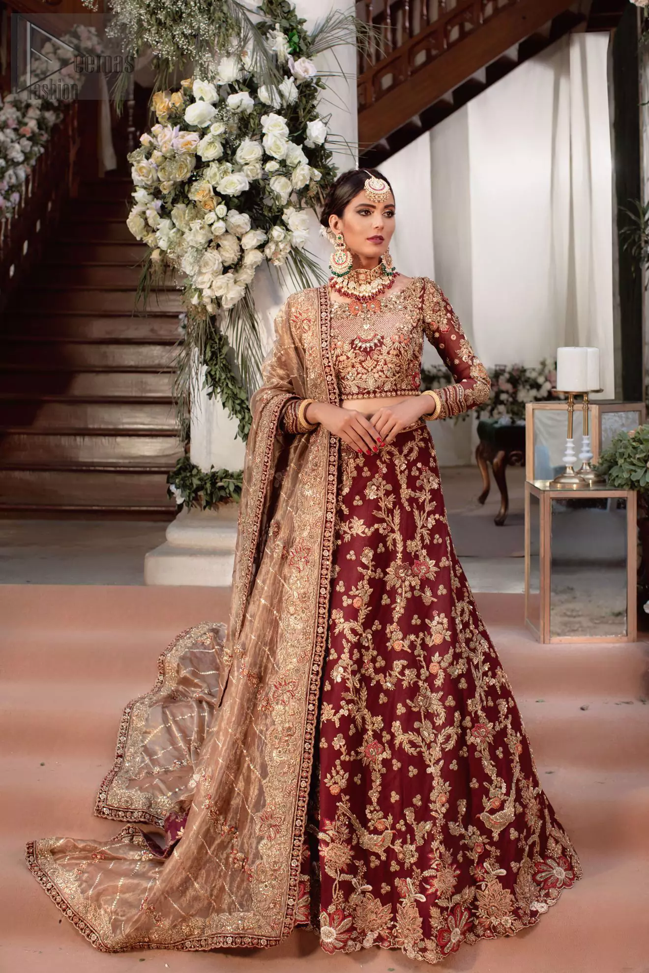 Enriched with utmost grandiose, and formed in perfection, the full-sleeved Maroon Lehenga Blouse is definitely a traditional beauty.