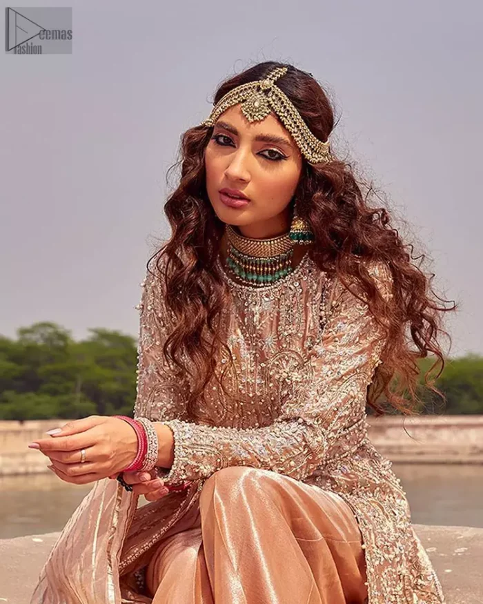 the dress with a tissue dupatta and graceful palazzo pants makes you the center of attention on your big day. Peach Front Open Gown Palazzo Pants – Dupatta.
