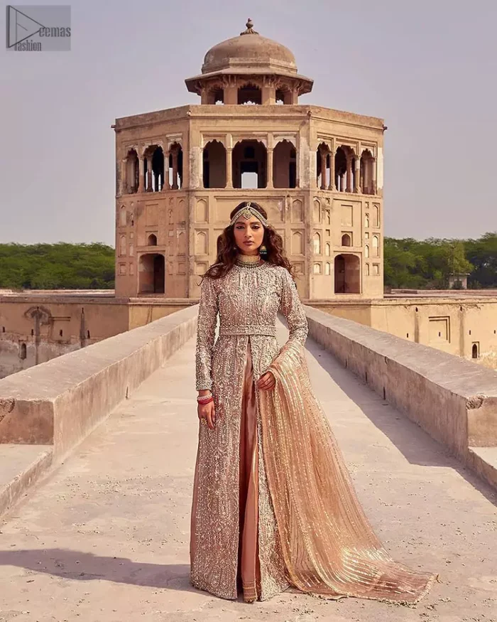 the dress with a tissue dupatta and graceful palazzo pants makes you the center of attention on your big day. Peach Front Open Gown Palazzo Pants – Dupatta.