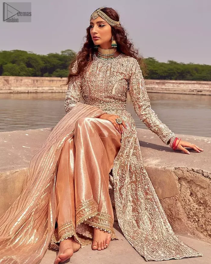 the dress with a tissue dupatta and graceful palazzo pants makes you the center of attention on your big day. Peach Front Open Gown Palazzo Pants – Dupatta.