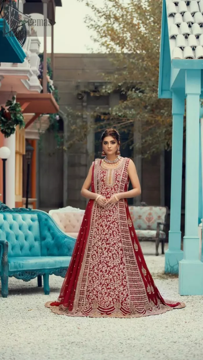 A marvellous back train, an elegant can-can style, styled with a ravishing criss-cross pattern and decorated with floral motifs. Red Center Panel Back Train Maxi n Dupatta.