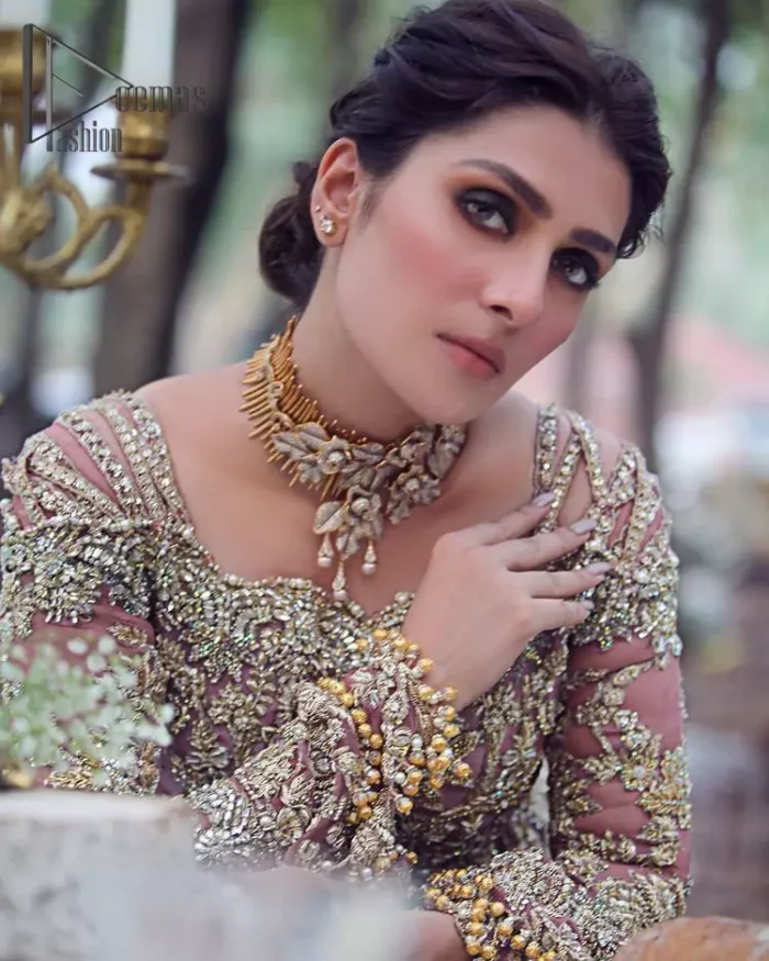 Celebrating the joy of togetherness with the light purple outfit. Grace is symbolized when it gets paired up with a light purple dupatta having a golden border and applique finishing all around the edges. The frilled sleeves of this peplum look stunning with its sweetheart neckline.  The bottom of the peplum is emphasized with an elegant arrangement of floral bunches and layer patterns. Accompanied by a matching lehenga decorated with golden zardozi work so that bride looks super-duper gorgeous on her walima day.