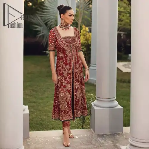 Just fulfil your love for maroon on your Big day with DeemasFashion. Giving you all the glam with this maroon