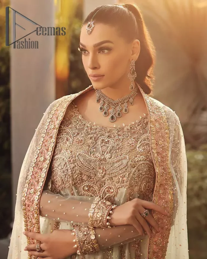 Unveiling your inner happiness is what it's all about your outfit. Just seep royalty in the texture and layers of this mint green scalloped maxi of DeemasFashion. The round neckline of the maxi is looking super aesthetic when comes with full sleeves. Further, the maxi is beautifully adorned with golden and antique embroidery that includes mainly tilla, gota, and crystal work just to give you a soothing and amazing look. Marvellously maxi is paired up with rust sharara with embroidered border to express your happiness as well. Finish this look with a mint green dupatta that is highlighted with a rust border and sequins spray all over it that seeps the royalty of the article.
