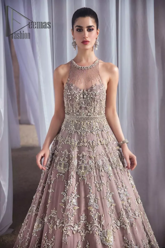 Love just come in one colour is oyster pink. You will start shining in our secret weapon for the walima event. Presenting oyster pink maxi that is wonderfully ornamented with silver embroidery that includes kora, dabka, tilla, and crystal work just to boost up your inner happiness. Its lustrous, lush, and lavish in every sense of the word with its dazzling oyster pink frilled as well. Further, the halter neckline of this maxi is super duper amazing when comes with a sleeveless style to give you a lovely vibe.