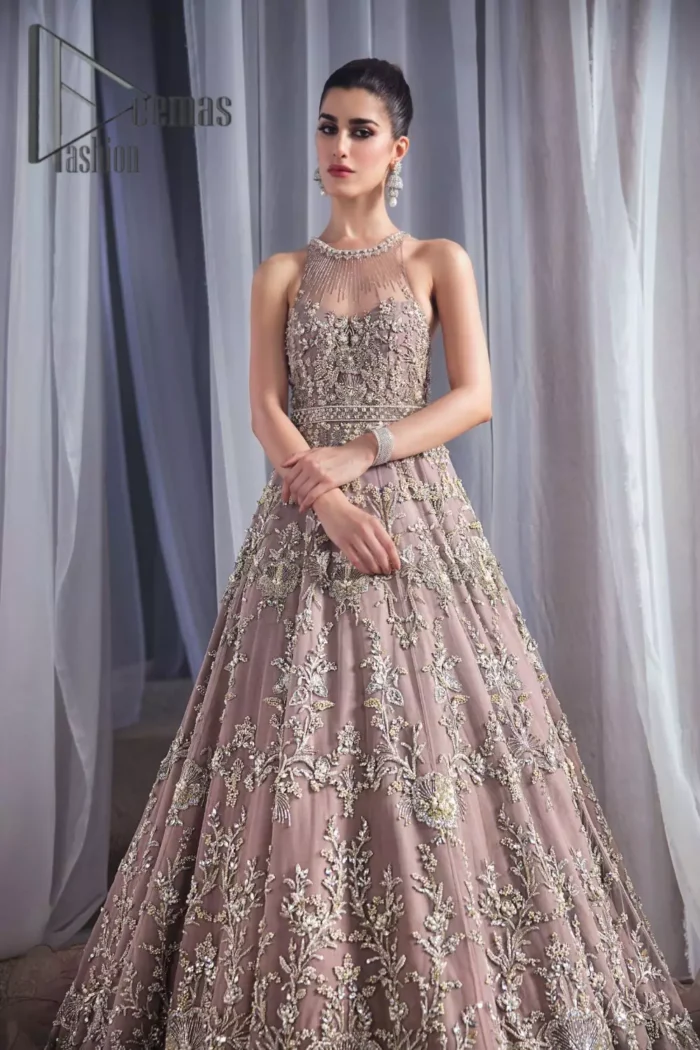Love just come in one colour is oyster pink. You will start shining in our secret weapon for the walima event. Presenting oyster pink maxi that is wonderfully ornamented with silver embroidery that includes kora, dabka, tilla, and crystal work just to boost up your inner happiness. Its lustrous, lush, and lavish in every sense of the word with its dazzling oyster pink frilled as well. Further, the halter neckline of this maxi is super duper amazing when comes with a sleeveless style to give you a lovely vibe.