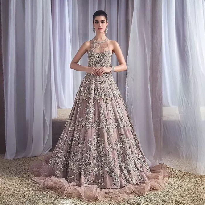 Love just come in one colour is oyster pink. You will start shining in our secret weapon for the walima event. Presenting oyster pink maxi that is wonderfully ornamented with silver embroidery that includes kora, dabka, tilla, and crystal work just to boost up your inner happiness. Its lustrous, lush, and lavish in every sense of the word with its dazzling oyster pink frilled as well. Further, the halter neckline of this maxi is super duper amazing when comes with a sleeveless style to give you a lovely vibe.