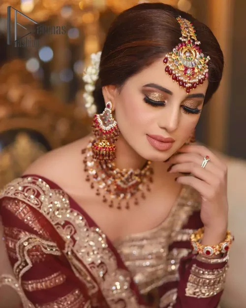 Attain your expectations on your big day with this dress. The classically vibrant combination of red and gold is a