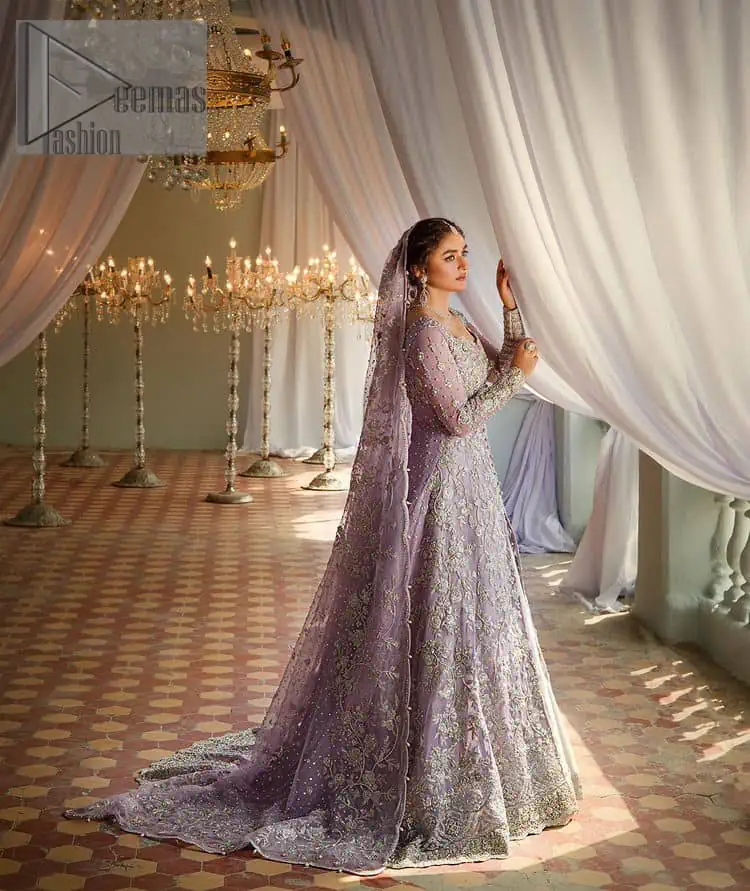 Bold instruments on a bright canvas make a true fashion statement. Introducing a lilac outfit for your Walima day to