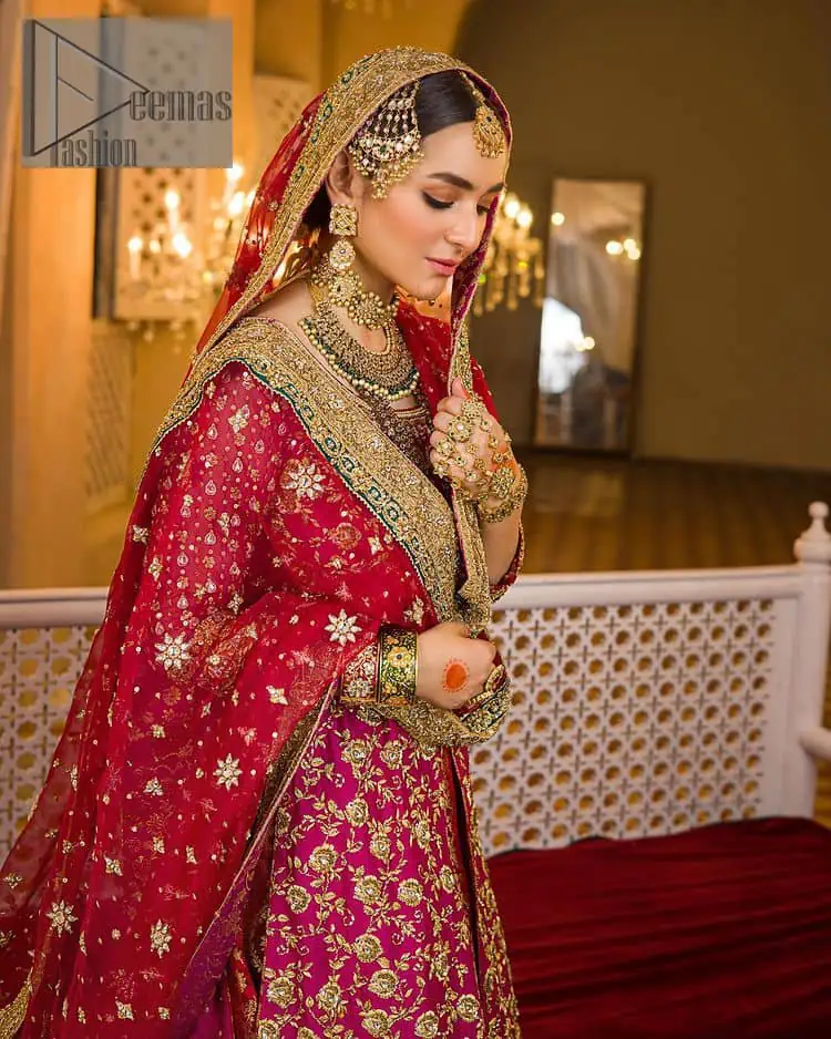 Do you also want to give you a look of the traditional brides on your Mehandi? Make your moment memorable being a queen in our magenta front open shirt with intricately embroidered neckline and embellished with delicate kora, dabka, tilla work all over. A green border of the shirt gives the perfect look to the outfit. It is organized with a red back train jamawar lehenga to give you the look of such a traditional bride. Complete this outfit with a red dupatta which is laboriously adorned with a four-sided border and ting floral motifs all over to give you such a super traditional Mehandi bride vibe.