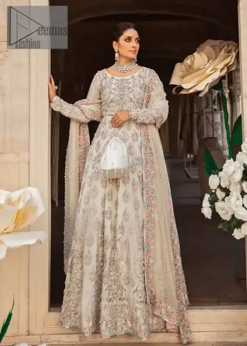Ivory is effortlessly snappy and fun with the essence of pop. Introducing the Walima outfit for the happiest bride. Starting