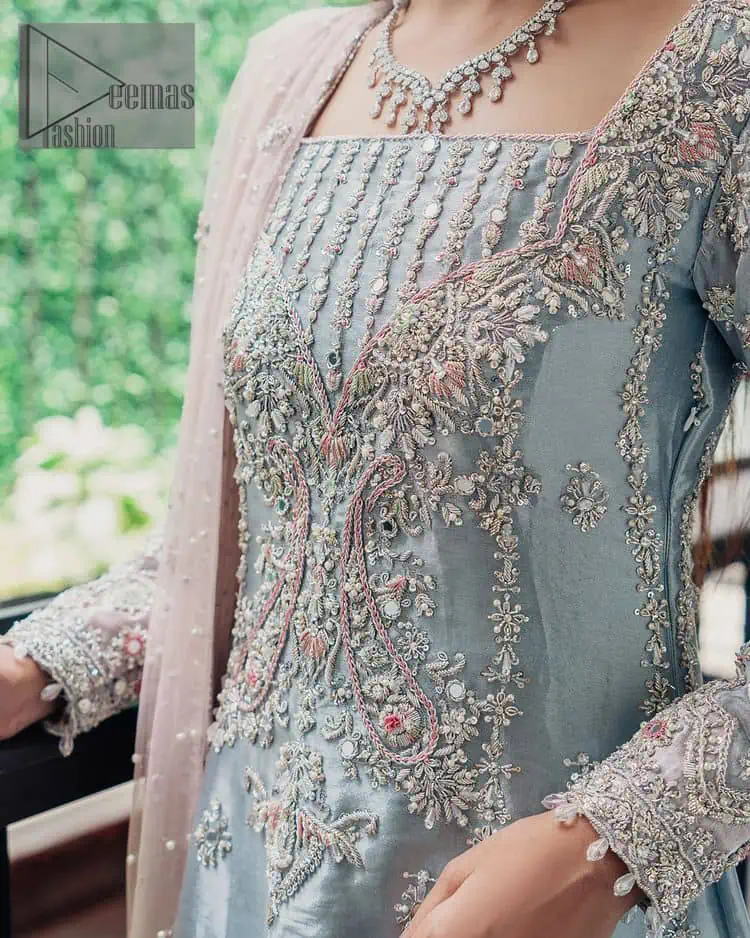 Light blue just follow the pattern of sky to make everyone selenophile. DeemasFashion presents this article in the light blue colour rendered with silver embroidery which includes cystal, tilla, dabka and mainly crystals to give you a dreamy fairy look. The square neckline of the frock added super beauty to the outfit when comes with full sleeves. Furthermore, it is paired up with straight pant whuch is adorned with silver border embroidery. End up this article with dupatta in the same colour having a four-sided embellished border and sequins sprayed all over to follow the pattern of sky.