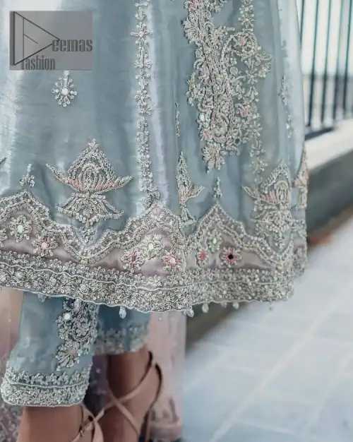 Light blue just follow the pattern of sky to make everyone selenophile. DeemasFashion presents this article in the light blue