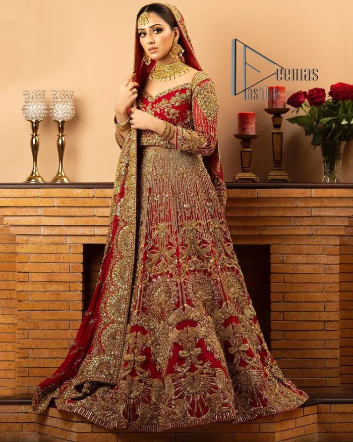 Most girls are excited just to wear maroon amazements. DeemasFashion initiates this Pakistani reception wear which includes a maroon blouse which is meticulously hand rendered with antique embroidery that enhances tilla, dabka, kora and zardozi. Further, the sweetheart neckline of the blouse splendidly comes with full sleeves. The Pakistani reception wear is organized with a flared lehenga which is heavily embellished. Conclude this Pakistani reception wear with a dupatta in the same colour which is adorned with four-sided borders to meet your amazements.