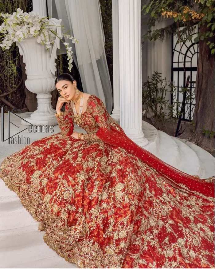 Feels just redish on your Big day to make your day lovely and romantic. DeemasFashion presents this Pakistani reception wear for you in bright red colour which begins with a flared back train maxi. The maxi is attractively and laboriously adorned with golden embroidery that enhances tilla,dabka, kora and Kundan. In addition to this, the boat shape neckline intensifies the beauty of this Pakistani reception wear when comes with full sleeves. The flared back train of the maxi is also heavily embellished. Complete this article with a dupatta in the same colour which is adorned with four-sided borders and tiny floral motifs, sequins spray all over to make you fresh on your Big day.