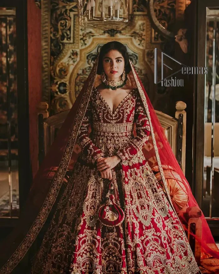 Deep red on Big day is just associated with love and romance. The deep red panelled frock is beautifully decorated with heavy light golden embroidery which includes tilla, dabka, kora and Kundan. In addition to this, the V shape neckline looks super romantic when comes with full sleeves. It is paired up with a heavy flared lehenga which is again adorned with lovely embroidery. Out and out this Pakistani reception article with dupatta having a four-sided embellished border to make your day super charming.