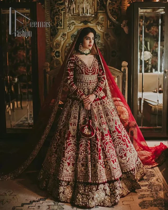 Deep red on Big day is just associated with love and romance. The deep red panelled frock is beautifully decorated with heavy light golden embroidery which includes tilla, dabka, kora and Kundan. In addition to this, the V shape neckline looks super romantic when comes with full sleeves. It is paired up with a heavy flared lehenga which is again adorned with lovely embroidery. Out and out this Pakistani reception article with dupatta having a four-sided embellished border to make your day super charming.